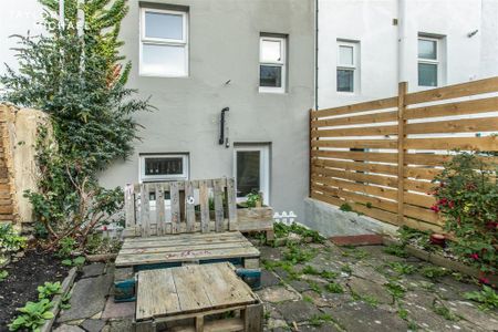 5 bedroom terraced house to rent - Photo 2