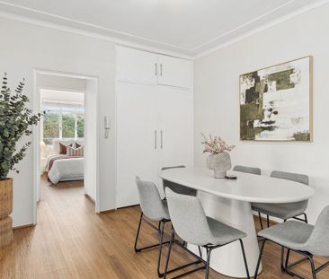Light-Filled Living in a Prime Artarmon Location - Photo 2