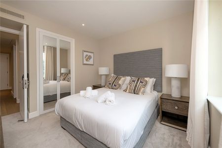 Stunning Two Bedroom Apartment set within a Waterfront Estate in Canary Wharf - Photo 5