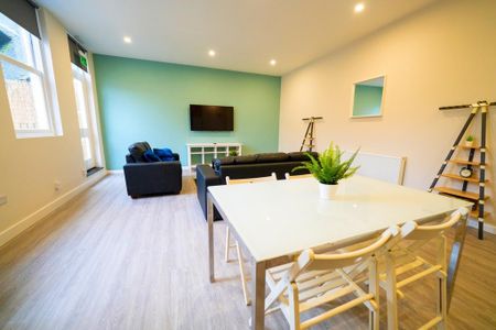 4 bedroom flat to rent - Photo 2