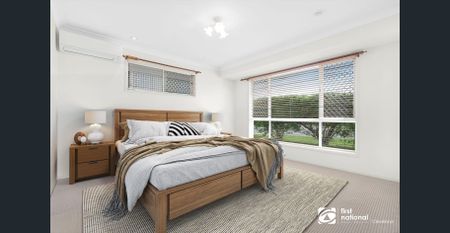 SPACIOUS LOWSET IN QUIET POCKET OF WYNNUM WEST + DUCTED AIR-CON ! - Photo 5