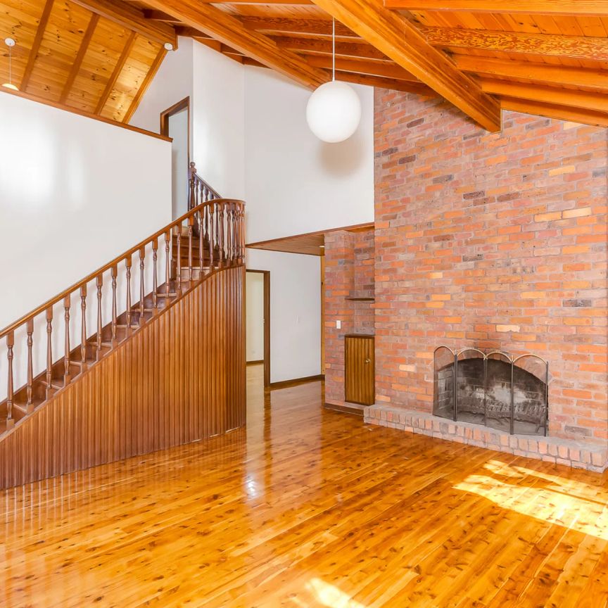 Family Home – Walk to School - Photo 1