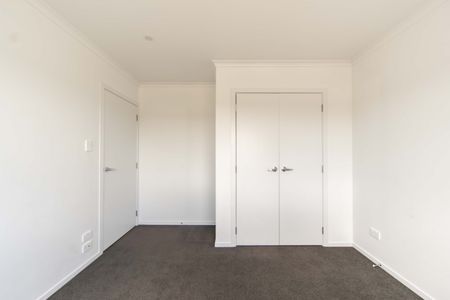 Modern 2-Bedroom Townhouse - The Perfect Lock-Up and Leave - Photo 5