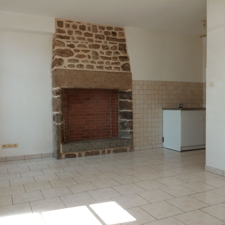 Location Maison 3 pièces 56m² CARROUGES 61320 - Photo 1