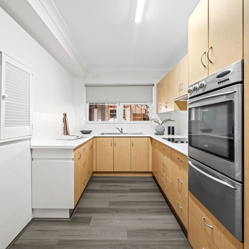 3 Bedroom Apartment with Burwood Park Views - Photo 1