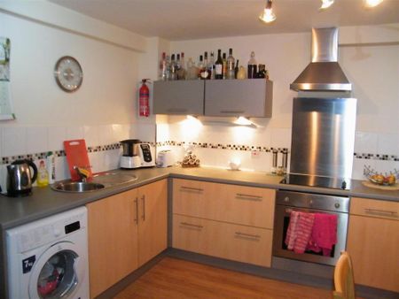 2 bedroom apartment to rent - Photo 4