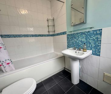 Terraced House to rent on - Photo 5
