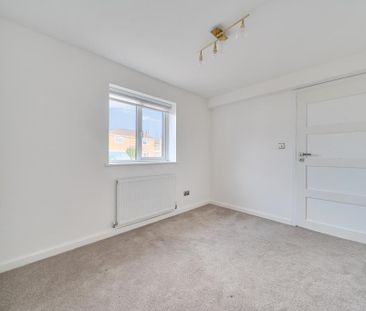 3 bedroom detached bungalow to rent - Photo 2