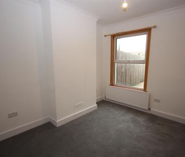 3 bedroom Terraced House to let - Photo 3