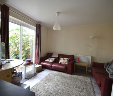 4 bedroom Property to rent - Photo 2