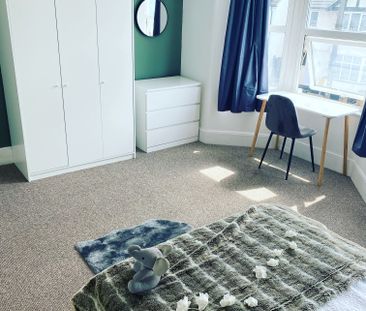 Stunning shared home in Hagden Lane! 198HAG - Room 4 - Photo 5