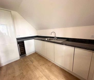 Marvels Lane, Grove Park, London, SE12 - Photo 2