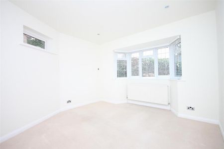 3 bedroom detached bungalow to rent - Photo 2