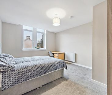 3 bedroom flat to rent - Photo 4