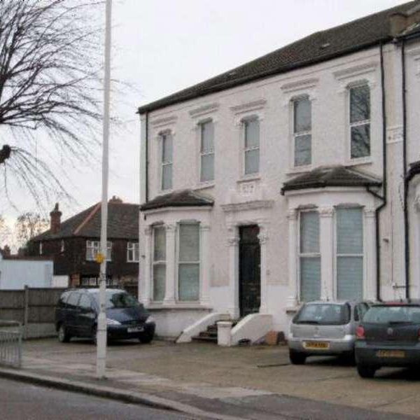 Aldborough Road South, Seven Kings, IG3 - Photo 1