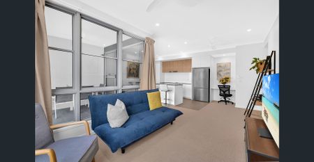 Cozy 2-bedroom townhouse in Emerald lakes (Carrara) - Photo 2