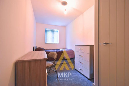 6 bedroom terraced house to rent - Photo 4