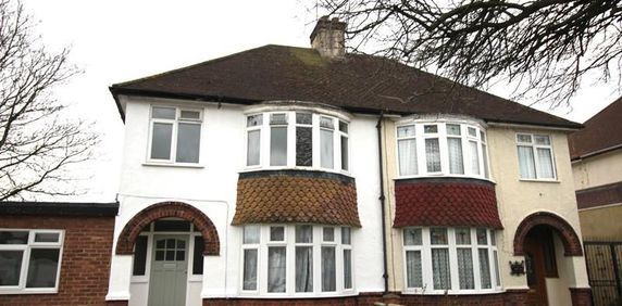 3 bedroom semi-detached house to rent - Photo 2
