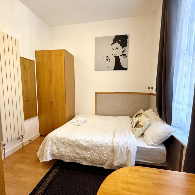 Flat 216 Fulham Palace Road, Fulham W6 9HH - Photo 1