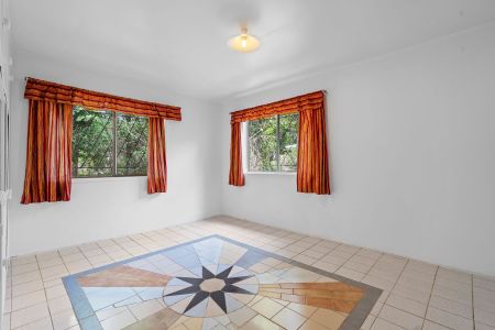 Charming Low-set Brick - Photo 2