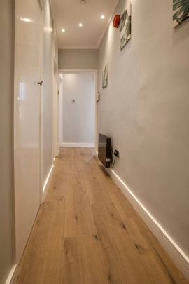 Saint Thomas Street - Photo 1