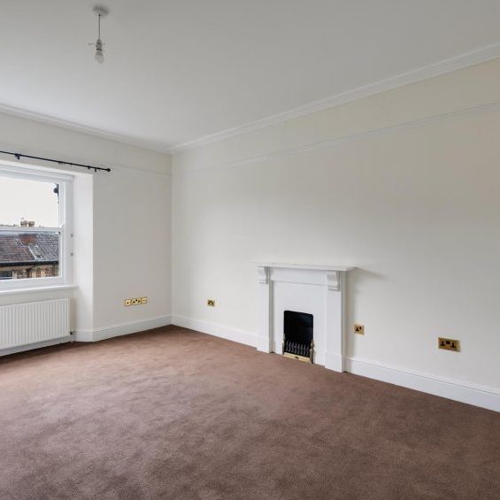 3 Bed Flat - Photo 1