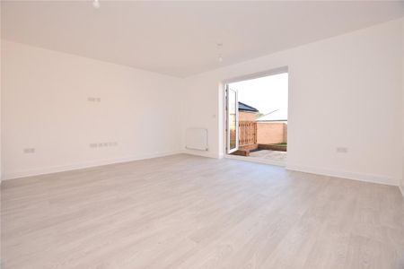 4 bedroom semi-detached house to rent - Photo 2