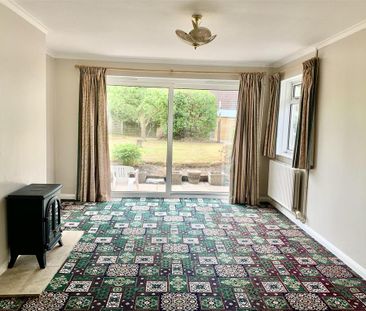 3 bedroom detached bungalow to rent - Photo 4