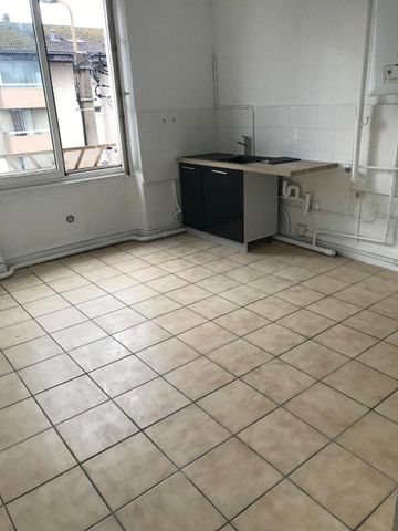 Location Appartement 4 pièces 79m² DECINES CHARPIEU 69150 - Photo 2