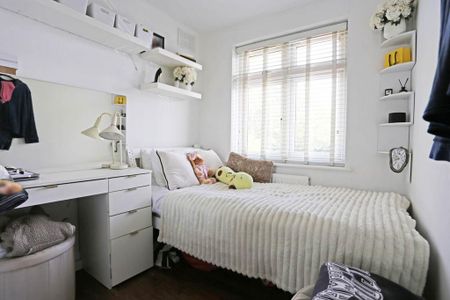 3 bedroom semi-detached house to rent - Photo 4