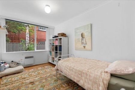 Caulfield North - Photo 3