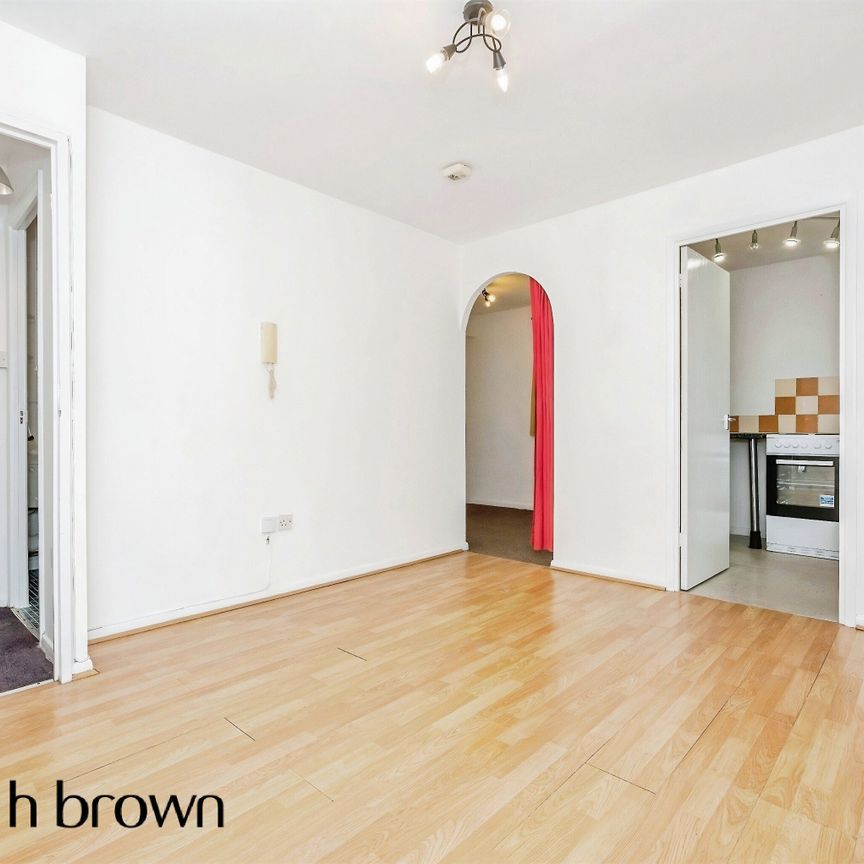 Lewes Close, Essex, Grays - Photo 1