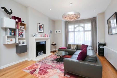 4 Bedroom House To Let - Photo 2