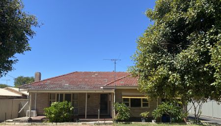 HOME CLOSE TO BEACH AND TOWN CENTRE - Photo 4