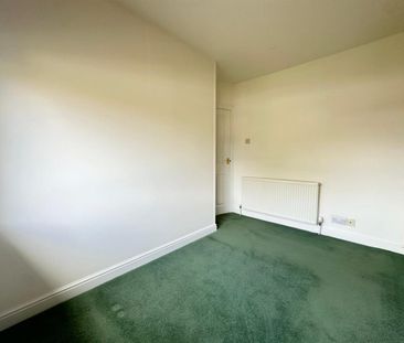 3 bedroom House To Let Total Size: 1077 SQ FT - Photo 4