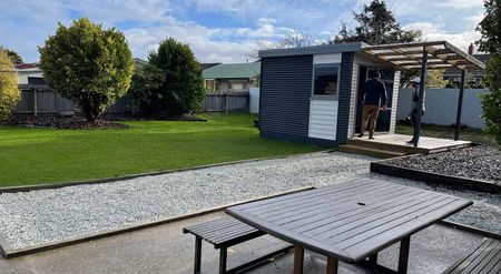 Charming 3 Bed room 2 bathroom home - Photo 3