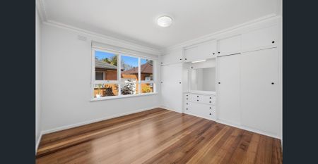 Spacious 2-Bedroom Unit Moments from Mordialloc Beach - Photo 2