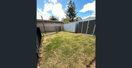 Stylishly Renovated Family Home in Highly Sought-After Rydalmere Location! - Photo 3