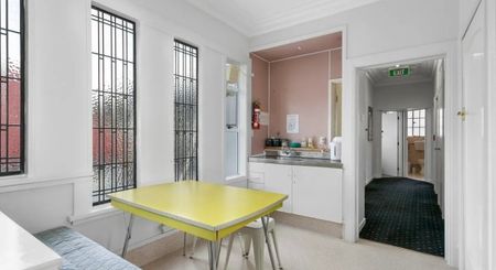 Cosy Furnished Room Available – Dun Barra House & Apartments - Photo 4