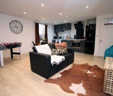 Excellent two bedroom maisonette in the heart of Clifton Village. - Photo 1