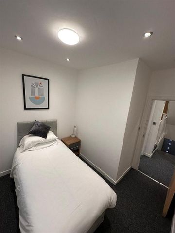 1 bedroom in a house share to rent - Photo 3