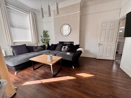 4 bedroom terraced house to rent - Photo 1