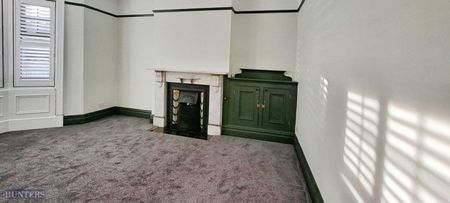 3 bedroom House To Let Total Size: 1292 SQ FT - Photo 2