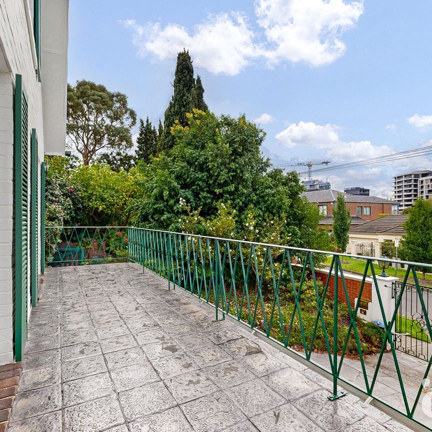 18 Merrion Place, Kew - Photo 1