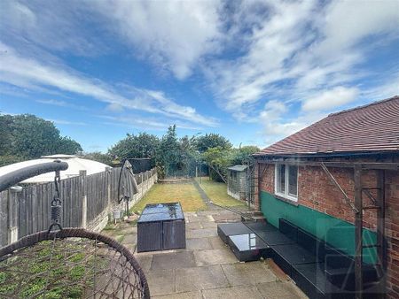 3 bedroom semi-detached house to rent - Photo 2