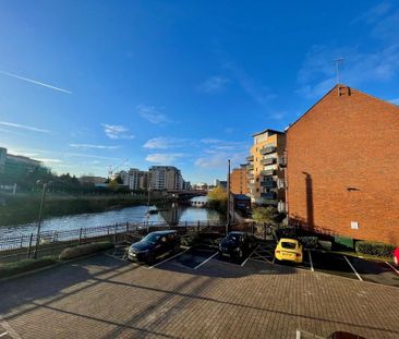 2 bedroom flat to rent - Photo 2