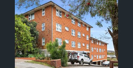 Bright and Breezy Top-Floor Apartment with Golf Course Views - Photo 3