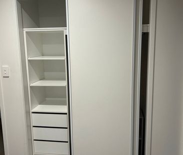 Holland Park - Photo 1