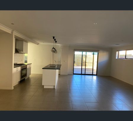 7/5 Hall Court, Kyneton, Vic 3444 - Photo 3