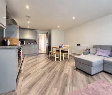 Modern one bedroom apartment with allocated parking available in No... - Photo 2